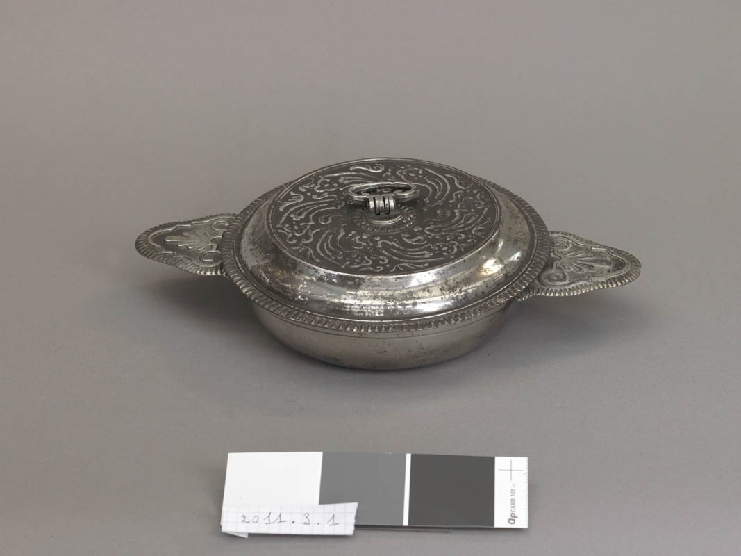 écuelle couverte à toit plat